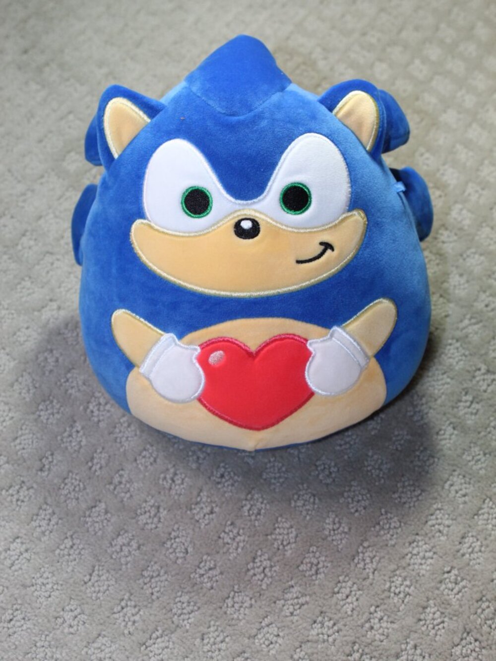 Squishmallows Sonic The Hedgehog Valentine's Day 8" Plush - Sonic Holding Heart